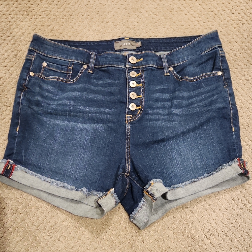Torrid $65 High Rise Midi Short Stretch Dark Wash / Size 18